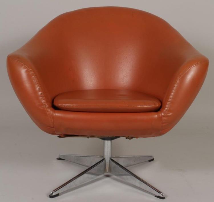 Lot 125 Contemporary Lounge Chair, Swivel Base